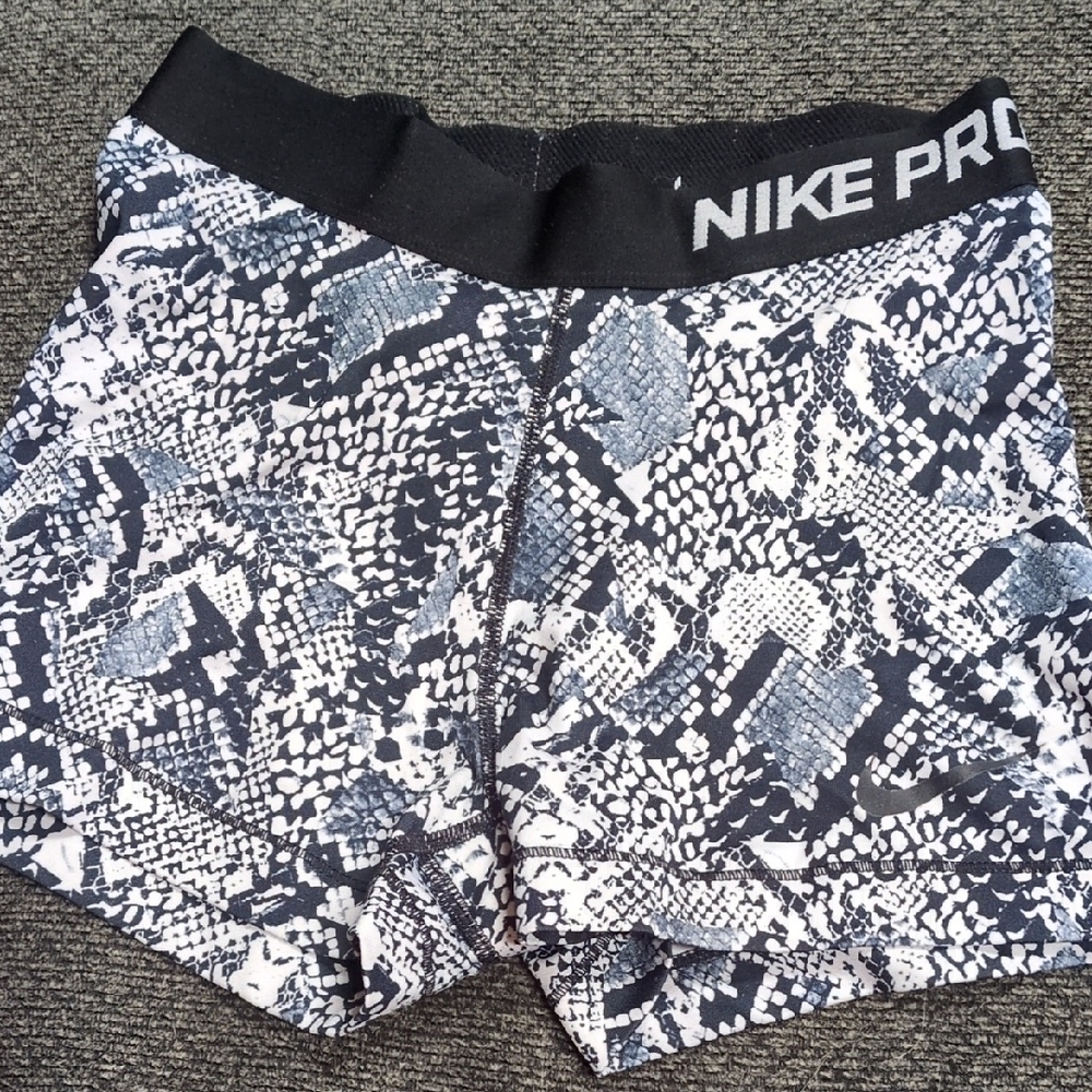 Nike Pro Women's Black and White Shorts Size Small